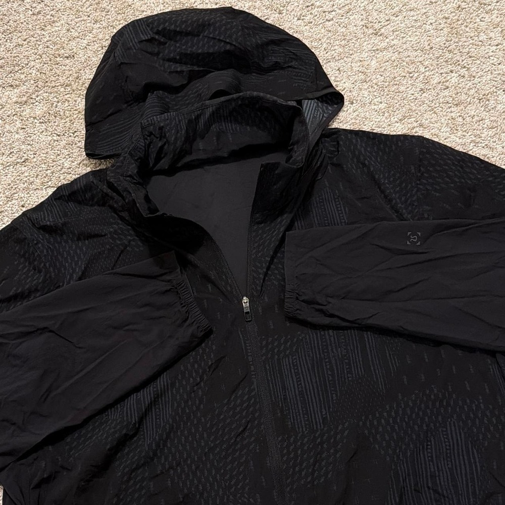Lululemon Stealth Running Windbreaker Jacket | Black Geometric Print | Large